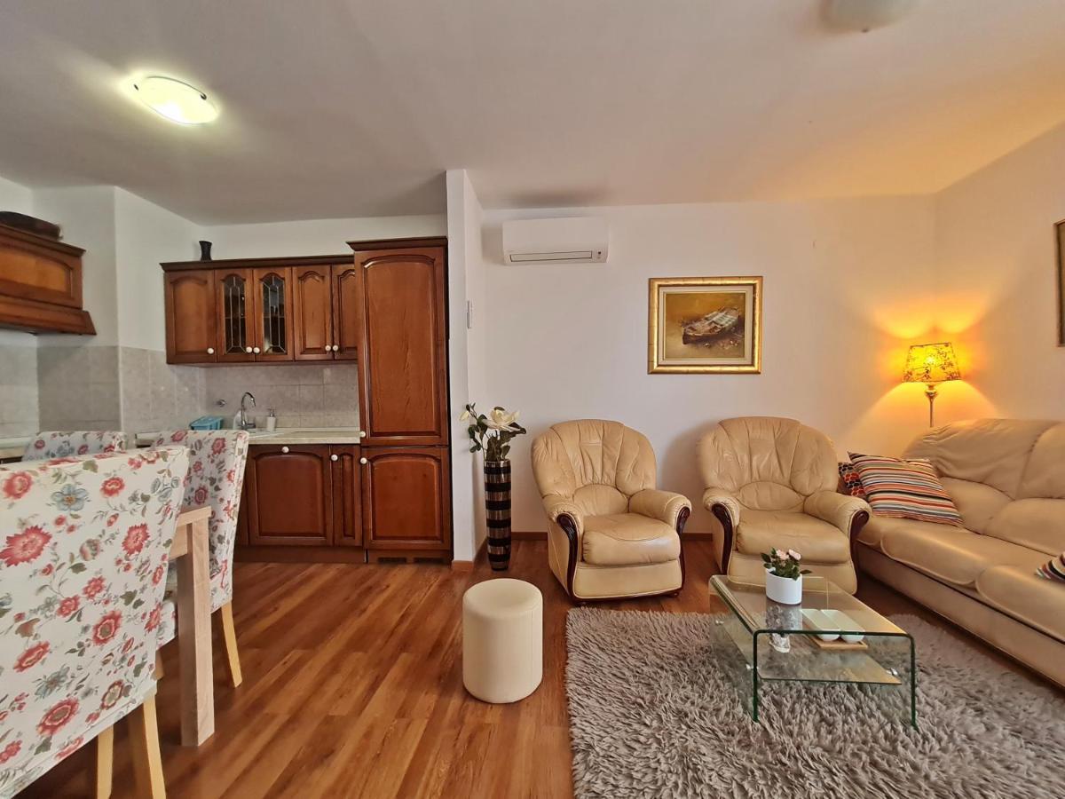 Apartment Nina Marie II สปลิท ภายนอก รูปภาพ